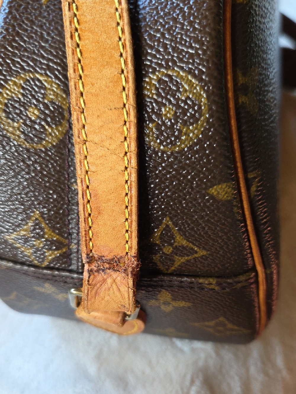 Louis Vuitton Vintage Monogram Blois Crossbody Bag - Picture 8 of 11